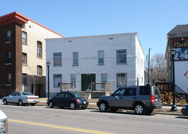 2715 Hennepin Ave in Minneapolis, MN - Building Photo - Building Photo