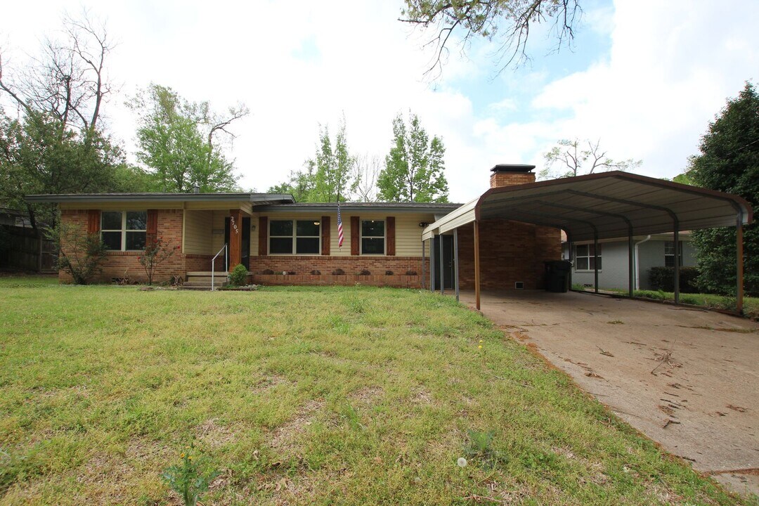 2705 Brentwood Dr in Tyler, TX - Building Photo