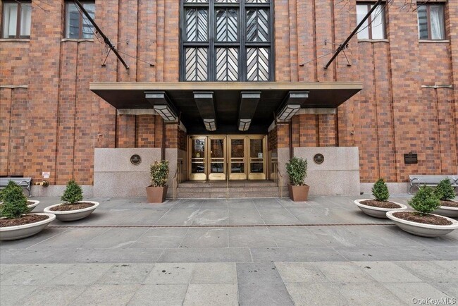 property at 20 West St