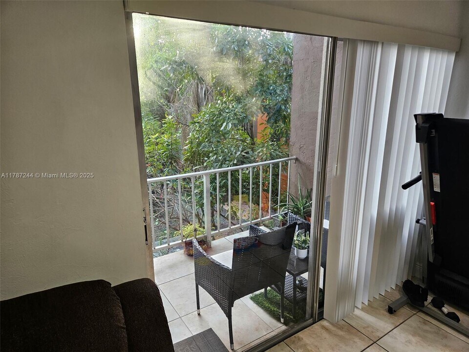 9483 SW 76th St in Miami, FL - Building Photo