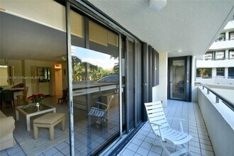 170 Ocean Lane Dr, Unit 311 in Key Biscayne, FL - Building Photo - Building Photo