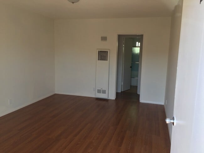 545 N Hoover St, Unit 2 in Los Angeles, CA - Foto de edificio - Building Photo