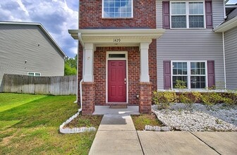 1429 Evergreen Trl in Hinesville, GA - Building Photo - Building Photo