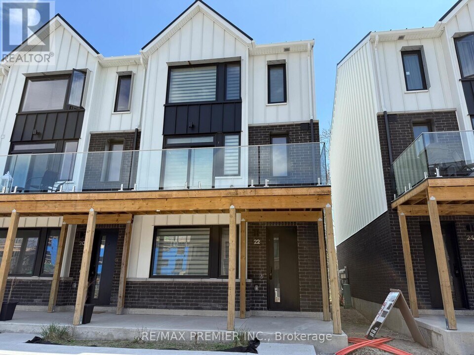22 Rainwater Ln in Barrie, ON - Building Photo