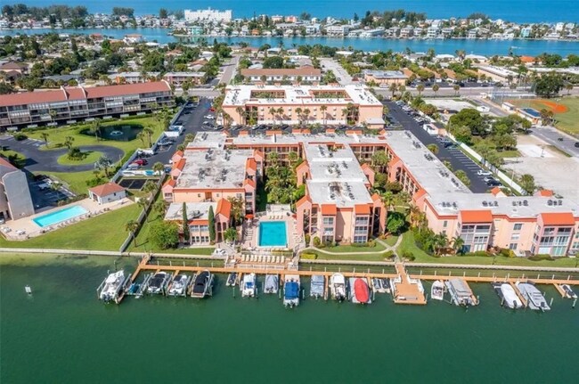8921 Blind Pass Rd in St Pete Beach, FL - Building Photo - Building Photo