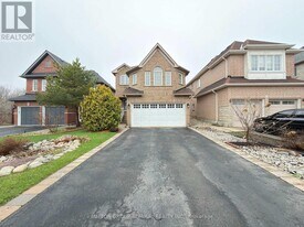 20 Aztec Ct in Richmond Hill, ON - Building Photo