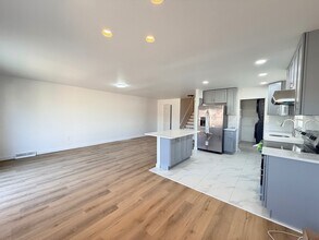 15-75-75 208th Pl in Queens, NY - Foto de edificio - Building Photo