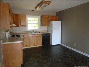 611 Drypoint Ln in Hope Mills, NC - Foto de edificio - Building Photo