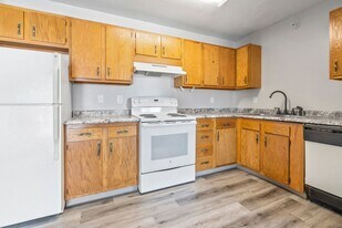 Rolling Meadows Apartments in Waverly, IA - Building Photo