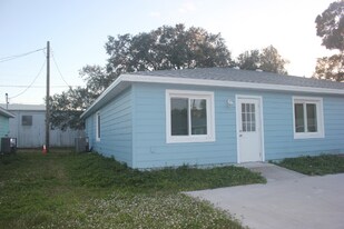 1123 8th Ave Dr E, Unit 1127 in Bradenton, FL - Building Photo