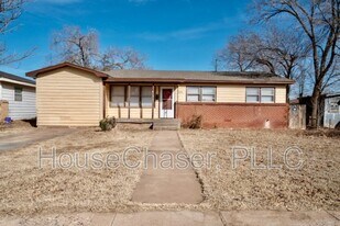 5004 40th St in Lubbock, TX - Building Photo