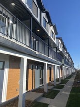 850 Secord Blvd NW in Edmonton, AB - Building Photo - Building Photo