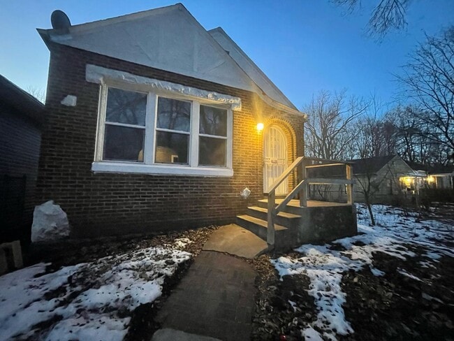 property at 1332 Marshall Pl