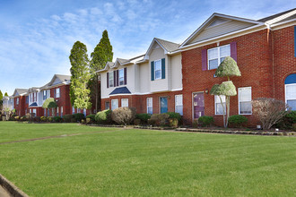 Huntington Place Townhomes in Decatur, AL - Building Photo - Building Photo