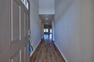 117 Fairmeadow Downs Dr in Hutto, TX - Foto de edificio - Building Photo