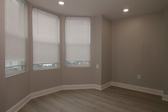 1647 Bridge St, Unit 2nd Floor B2 in Philadelphia, PA - Building Photo - Building Photo