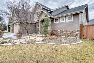 4915 S Townsend Pl in Boise, ID - Foto de edificio - Building Photo