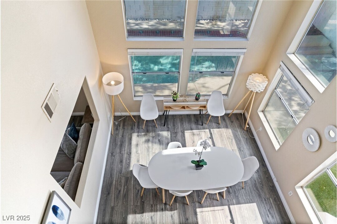 8213 Grassy Point Cir in Las Vegas, NV - Building Photo