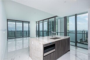 480 NE 31st St in Miami, FL - Building Photo