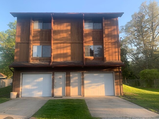 property at 1914 E Willard Ave