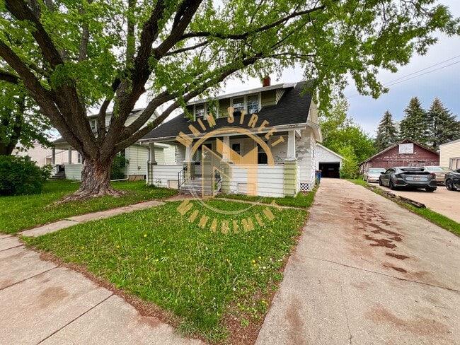 828 7th St in Menasha, WI - Building Photo - Building Photo