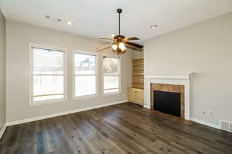 8818 Lybrook Cove E in Memphis, TN - Foto de edificio - Building Photo