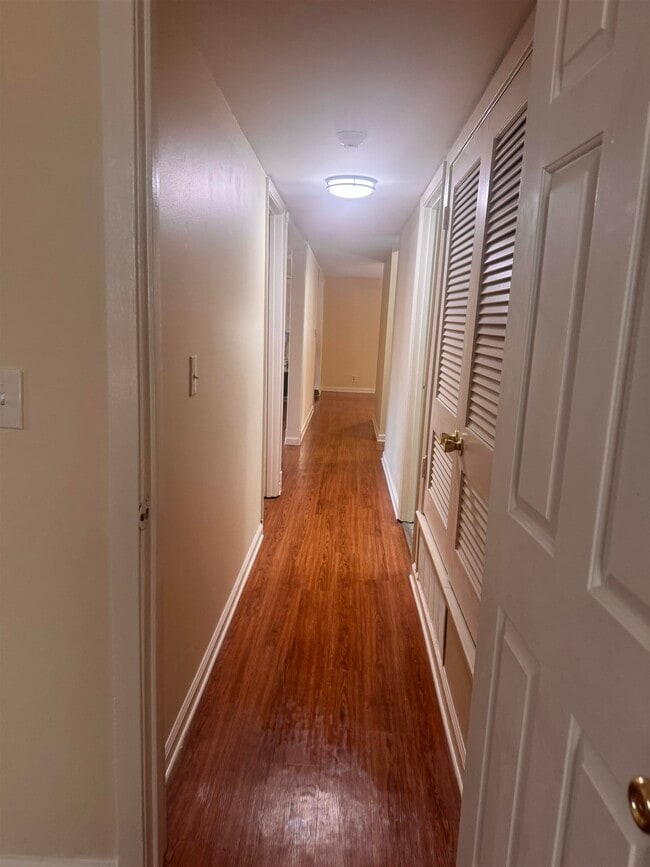 6633 Poplar Woods Cir E in Memphis, TN - Building Photo - Building Photo