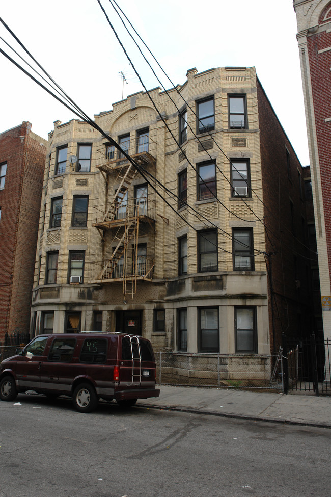 84 Saratoga Ave in Yonkers, NY - Building Photo - Building Photo