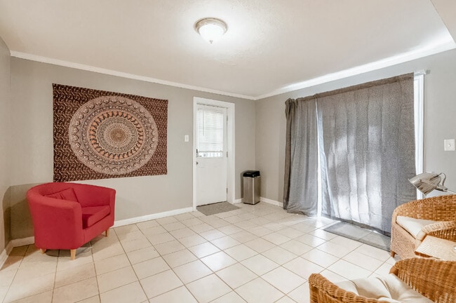 2136 Chestnut Hill Cir in Decatur, GA - Foto de edificio - Building Photo