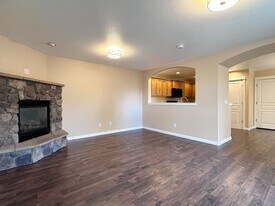 467 NW 27th St in Redmond, OR - Building Photo