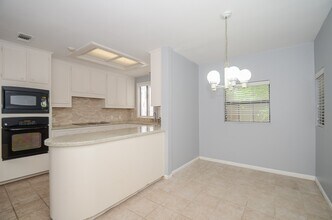 130 Sugar Berry Cir in Houston, TX - Building Photo - Building Photo
