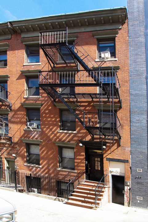 425 E 12th St in New York, NY - Building Photo