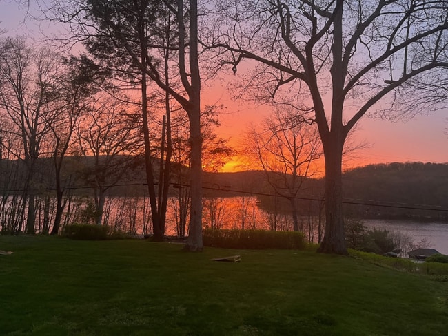 property at 322 E Boyds Rd