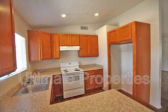1614 W Sequoia Dr in Phoenix, AZ - Building Photo - Building Photo