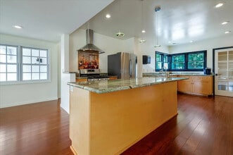 1006 Hecker Pass Rd in Watsonville, CA - Building Photo - Building Photo