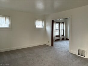 315 E 10th St in Dover, OH - Building Photo - Building Photo