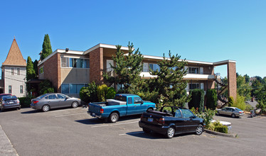 Casabel Apartments in Seattle, WA - Building Photo - Building Photo