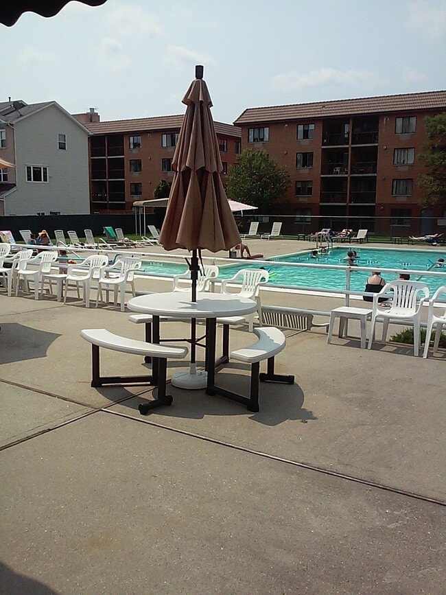 property at 171 Wellington Ct