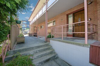 JUNE June Court Apartments in Seattle, WA - Building Photo - Building Photo