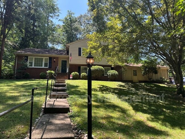 2332 N Riverside Dr in Richmond, VA - Building Photo - Building Photo