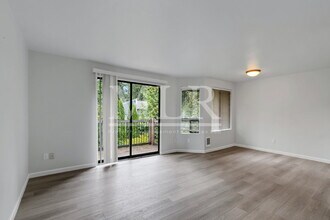 1700 Lake Park Dr SW in Tumwater, WA - Building Photo - Building Photo