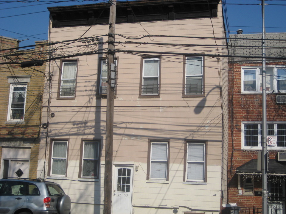 108-33 43rd Ave in Flushing, NY - Building Photo