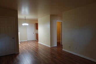 264 James Albert Johnson Ave, Unit Apt B in Winder, GA - Building Photo - Building Photo