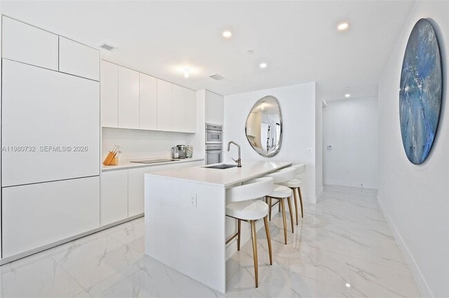 700 NE 24th St in Miami, FL - Building Photo - Building Photo