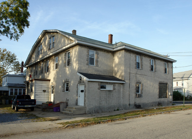 694-698 N Delaware St in Paulsboro, NJ - Building Photo - Building Photo