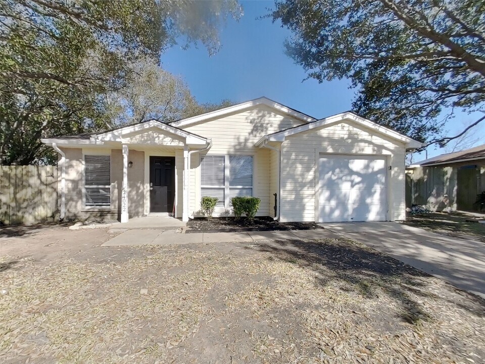 24022 4 Sixes Ln in Hockley, TX - Building Photo