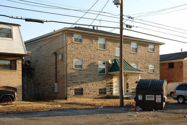 3407 Shanks Ln in Louisville, KY - Building Photo - Building Photo