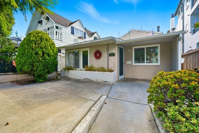610 Heliotrope Ave in Newport Beach, CA - Building Photo - Building Photo