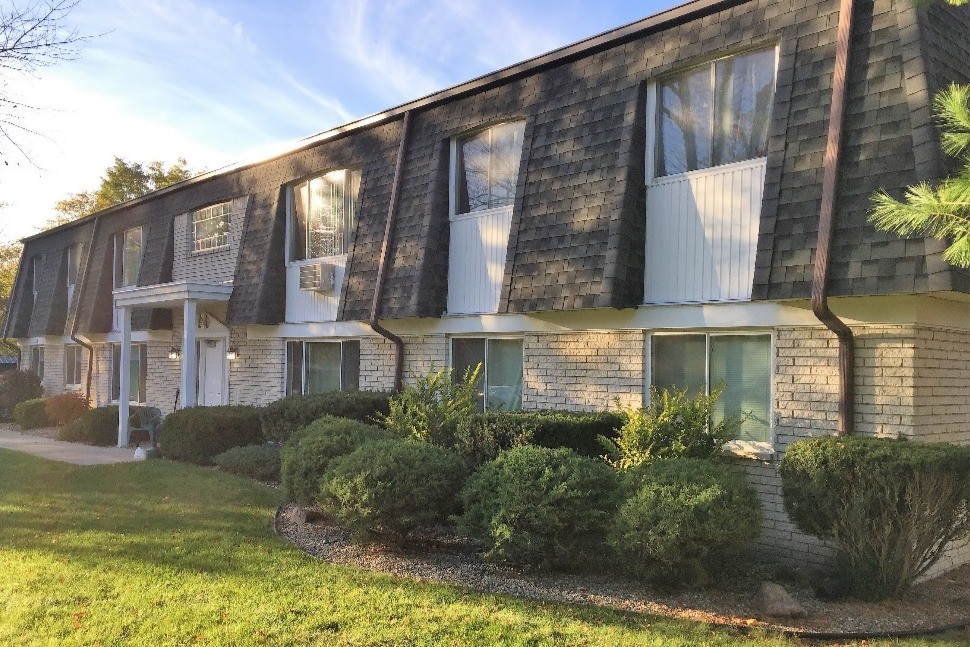 Pinecrest Apartments in Oxford, MI - Building Photo