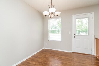 2735 Sutherland Dr in Thompson's Station, TN - Foto de edificio - Building Photo